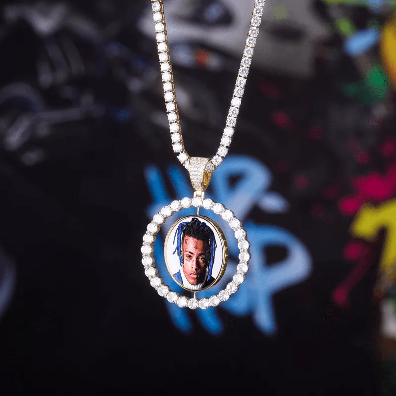 Spinning picture chain