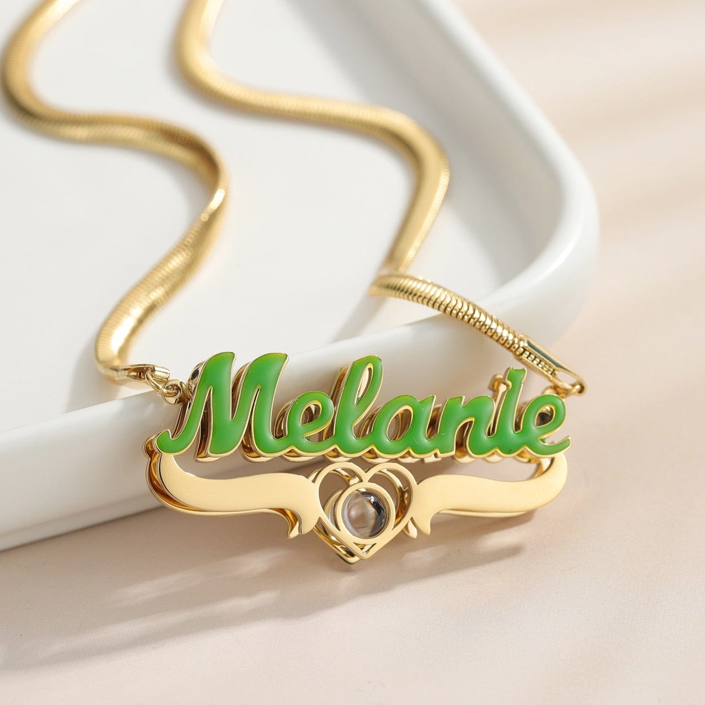 Collar con placa de nombre de proyección de foto dorada y esmalte de color personalizado