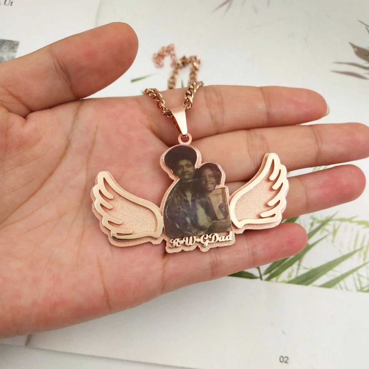 Collar de memoria de imagen 3D personalizado con alas - colgante de foto y nombre