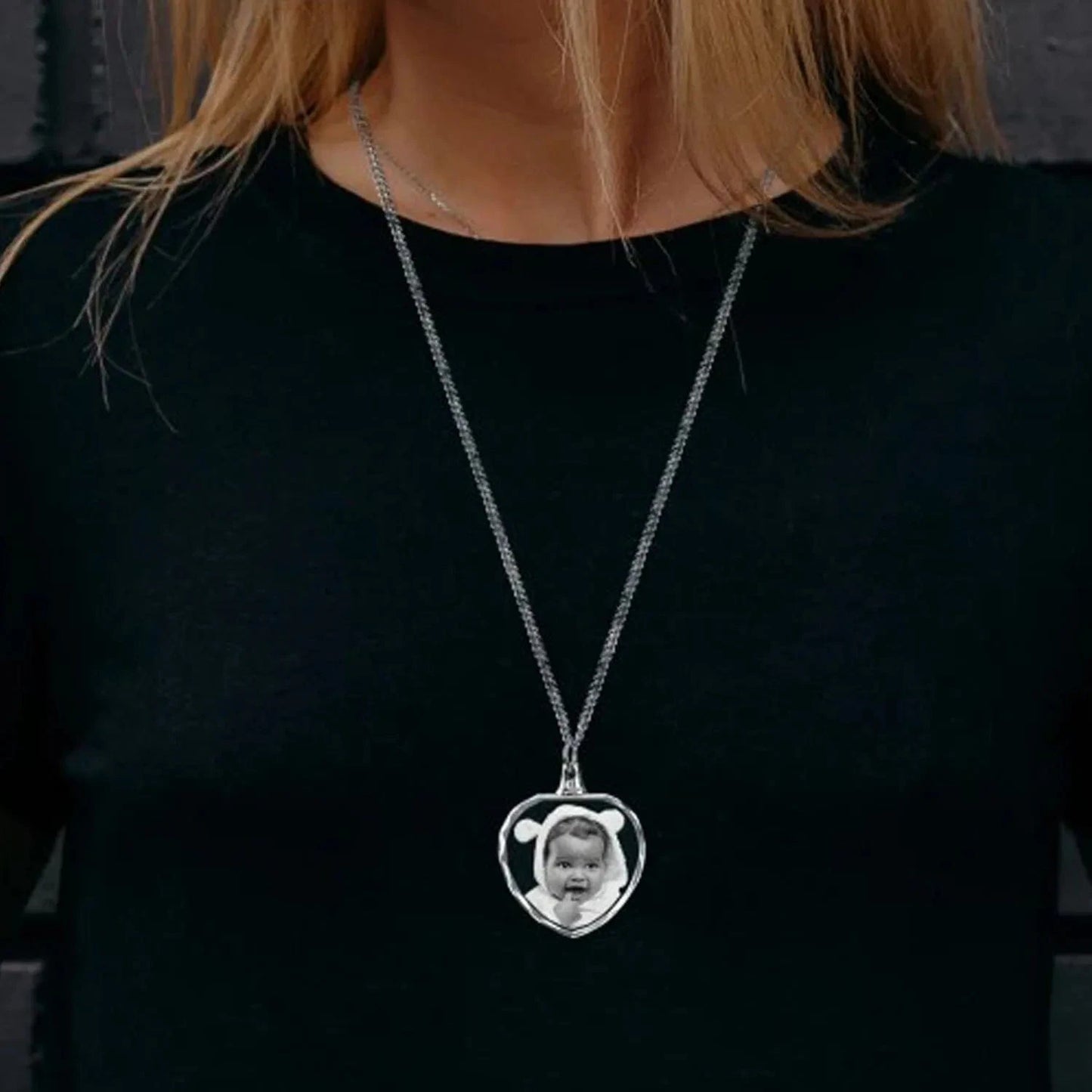 3D Crystal Heart-shaped Photo Necklace